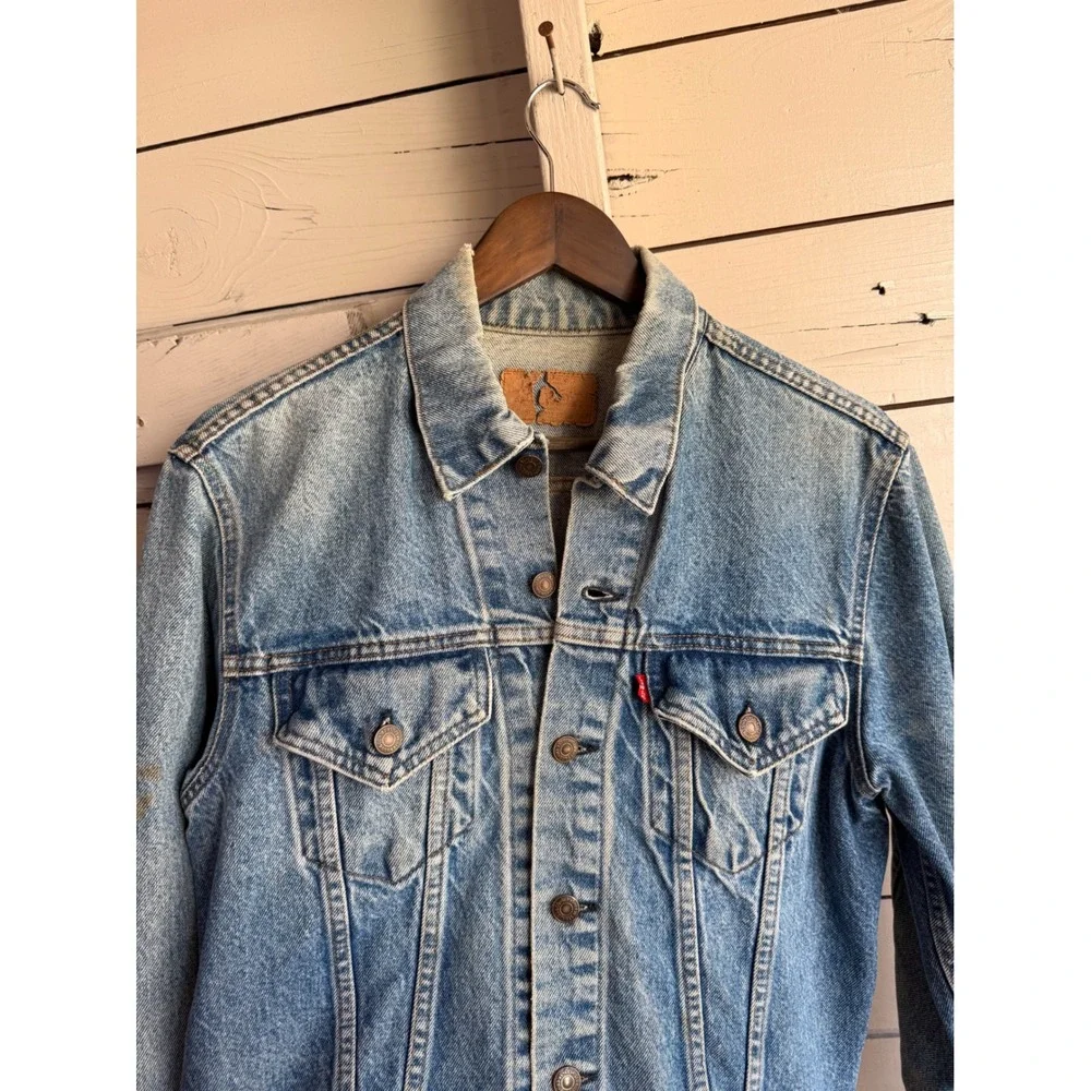 Vintage Levis 70506 0214 Denim Trucker Jacket Light Wash Blue Mens 40 Distressed